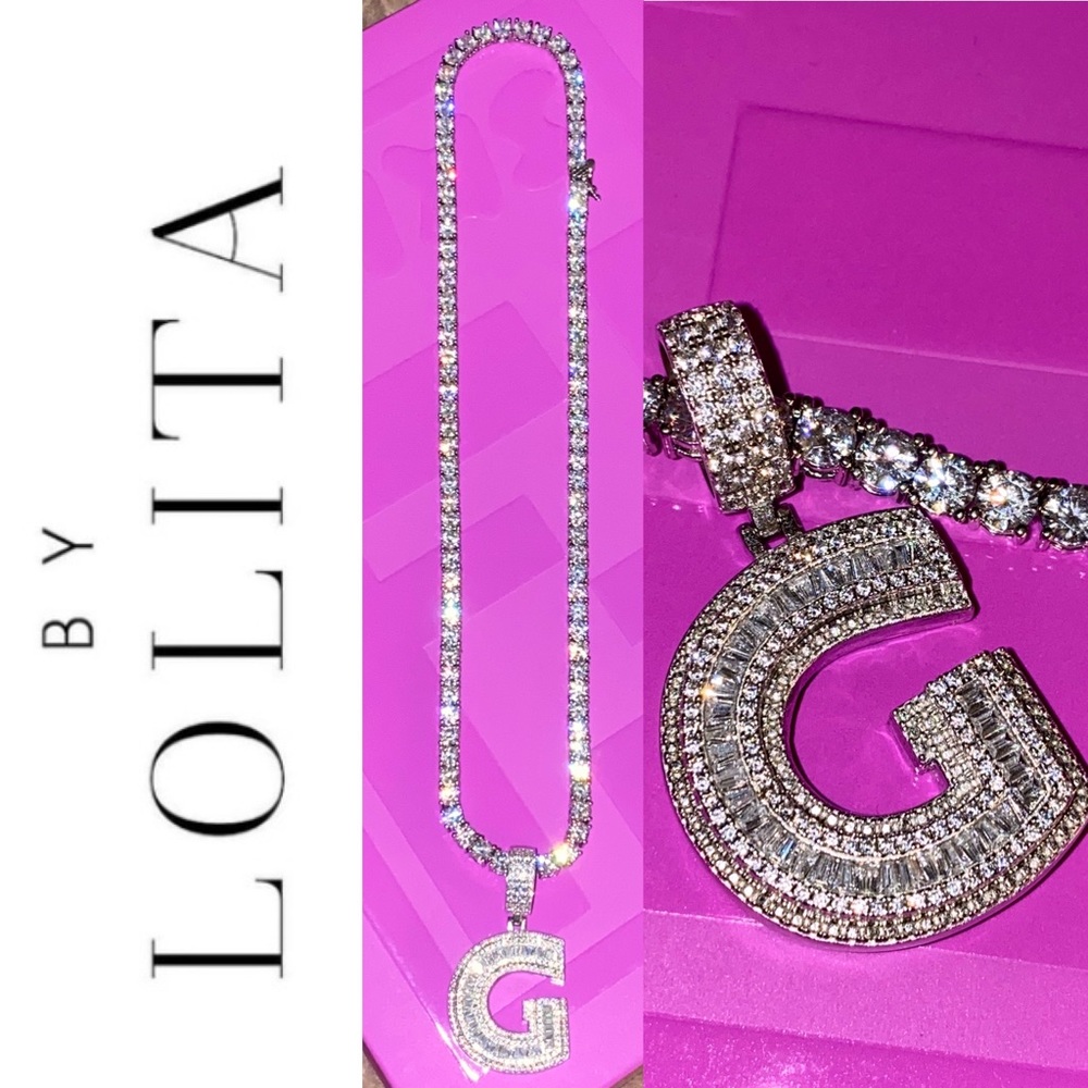 Baguette G Initial  necklace 💕